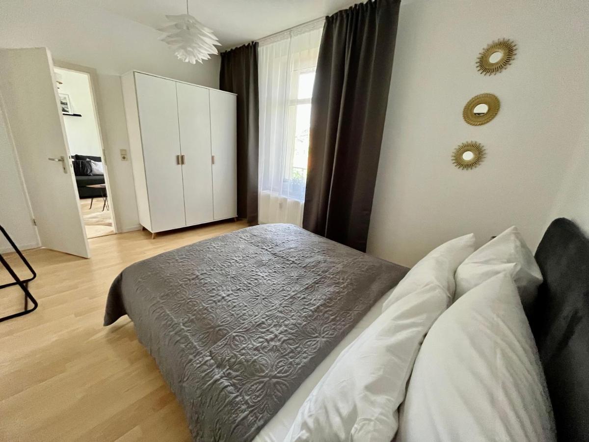Purer Luxus Mit 2 Schlafzimmern, Balkon Und Privat-parkplatz * Leipzig