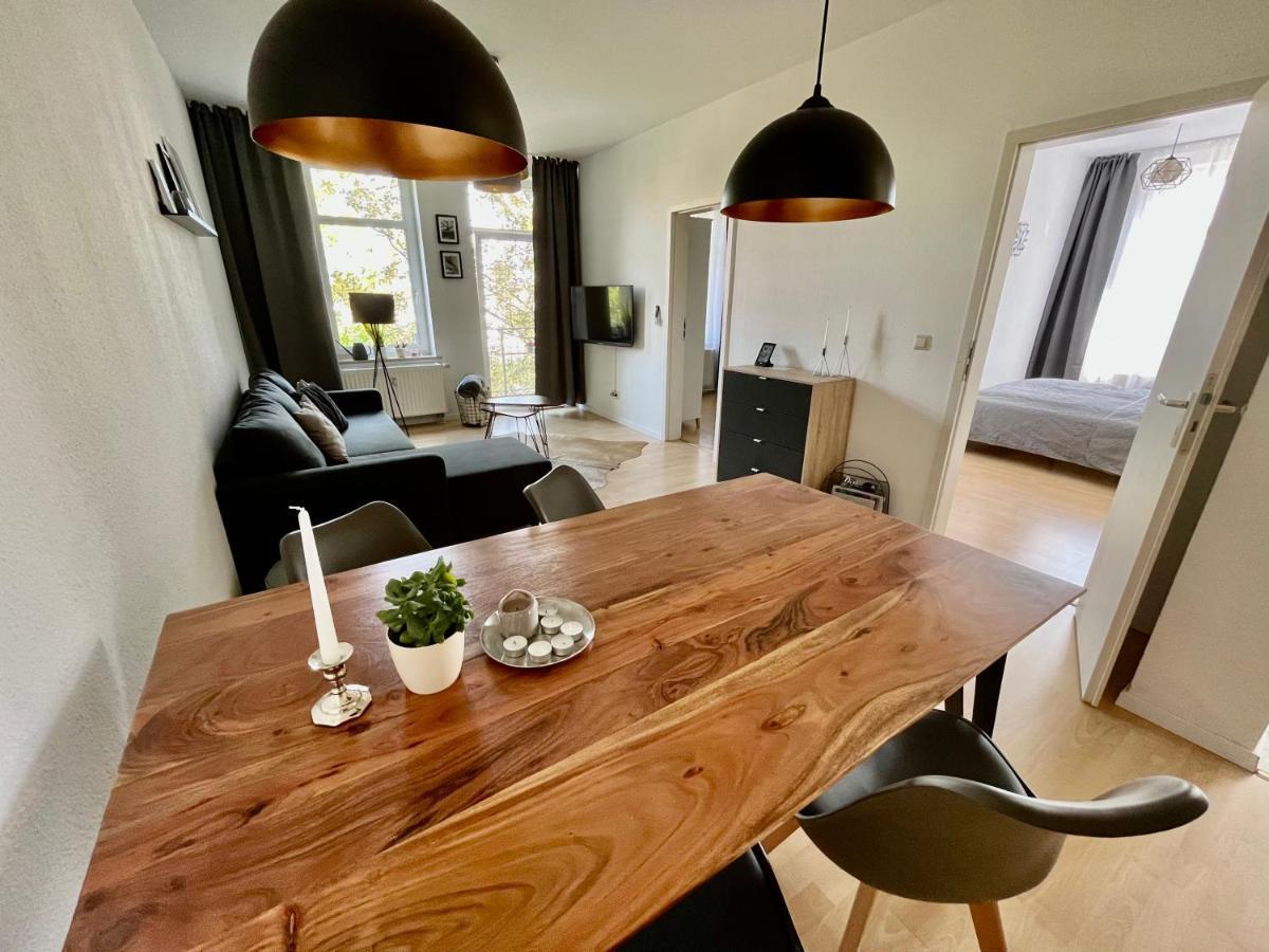 Purer Luxus Mit 2 Schlafzimmern, Balkon Und Privat-parkplatz *