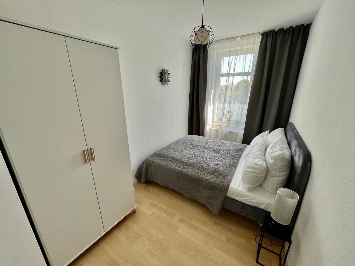 Purer Luxus Mit 2 Schlafzimmern, Balkon Und Privat-parkplatz * Leipzig