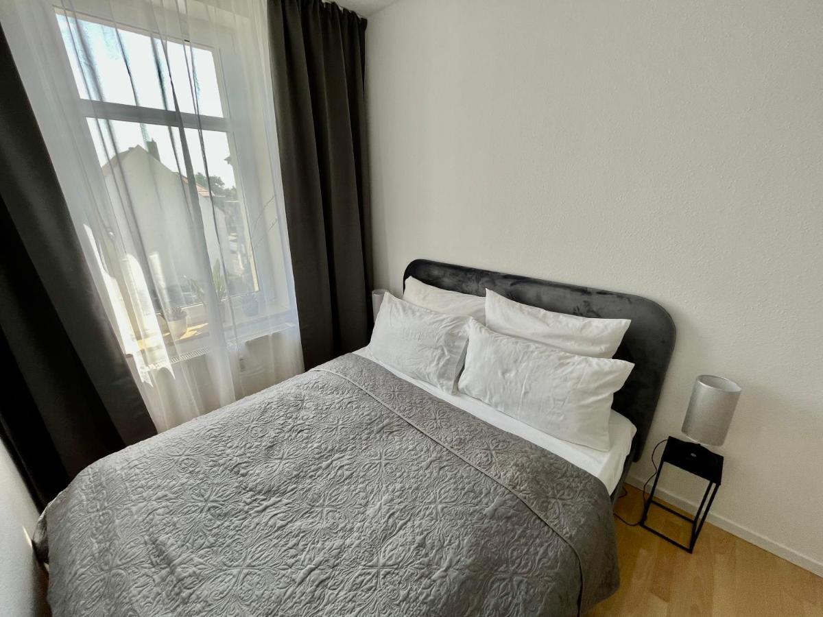 Purer Luxus Mit 2 Schlafzimmern, Balkon Und Privat-parkplatz * Leipzig