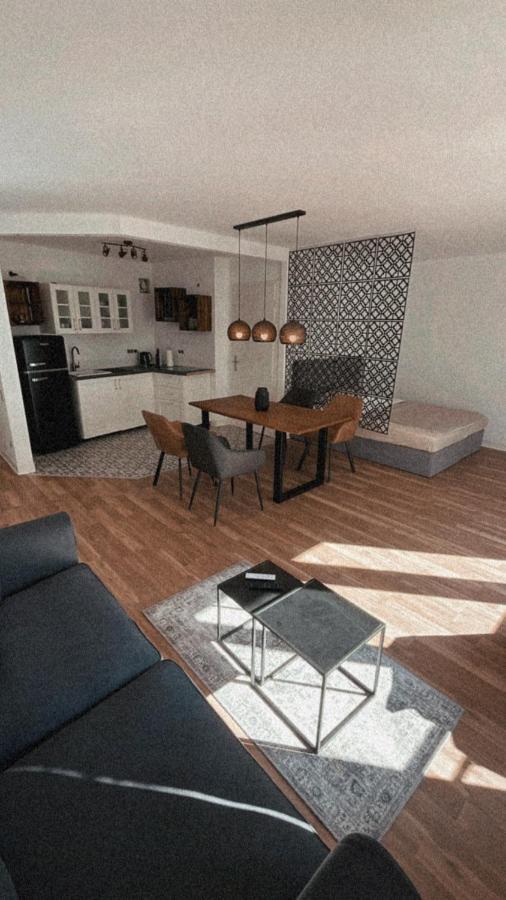 Appartement Schoene, Neu Sanierte Unterkunft In Belebter Region