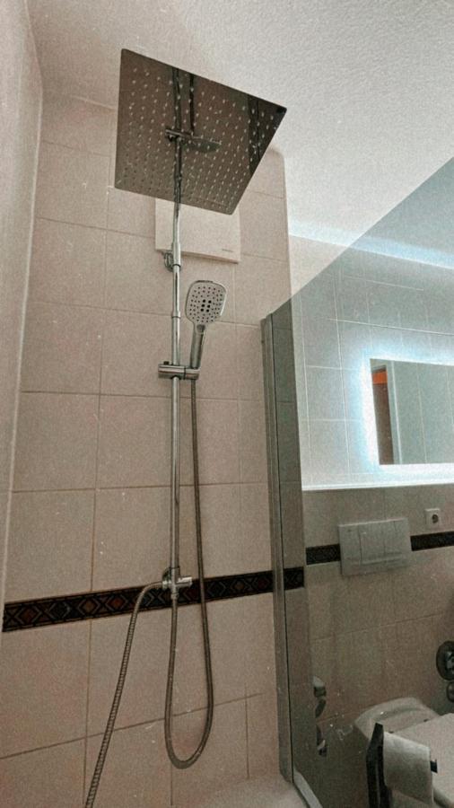 Schoene, Neu Sanierte Unterkunft In Belebter Region Appartement