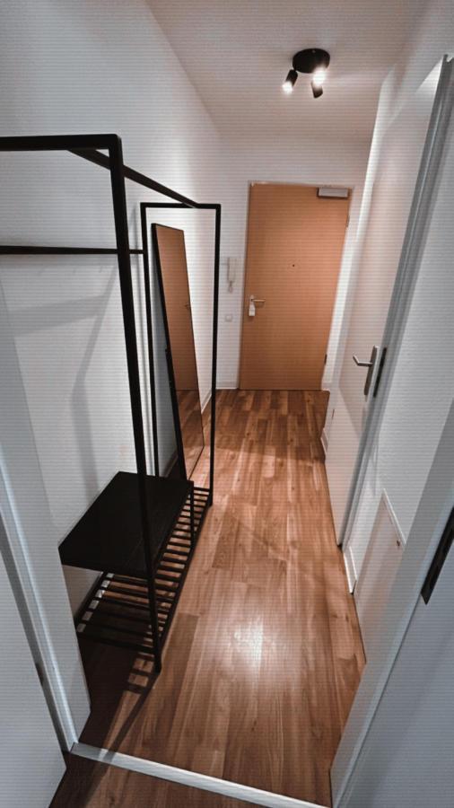 Schoene, Neu Sanierte Unterkunft In Belebter Region Appartement