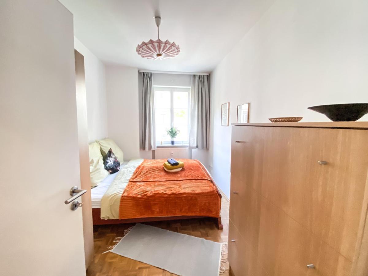 Historische 3raum Zentrumsnah In - Balkon, Tv, Marmorbad, Privatbibliothek Appartement