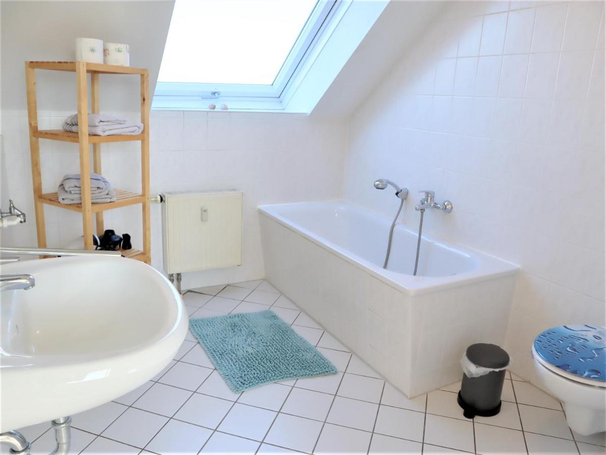 Kuschelige Dachgeschosswohnung Am Clarapark Appartement *