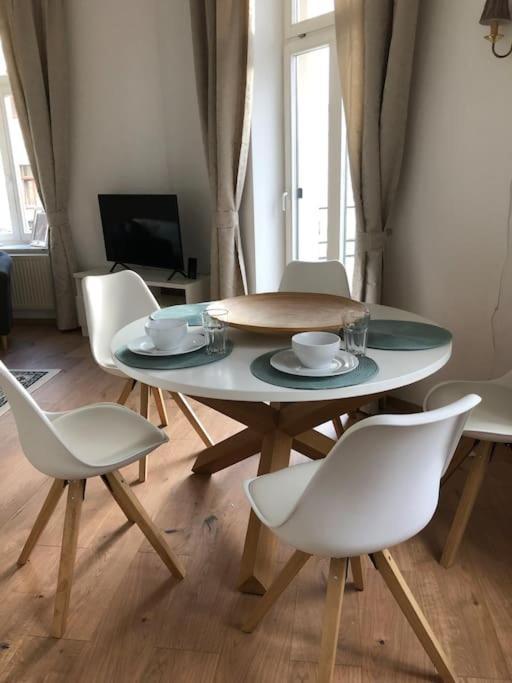 Gruenderzeitwohnung In Beliebter Suedvorstadt * Leipzig