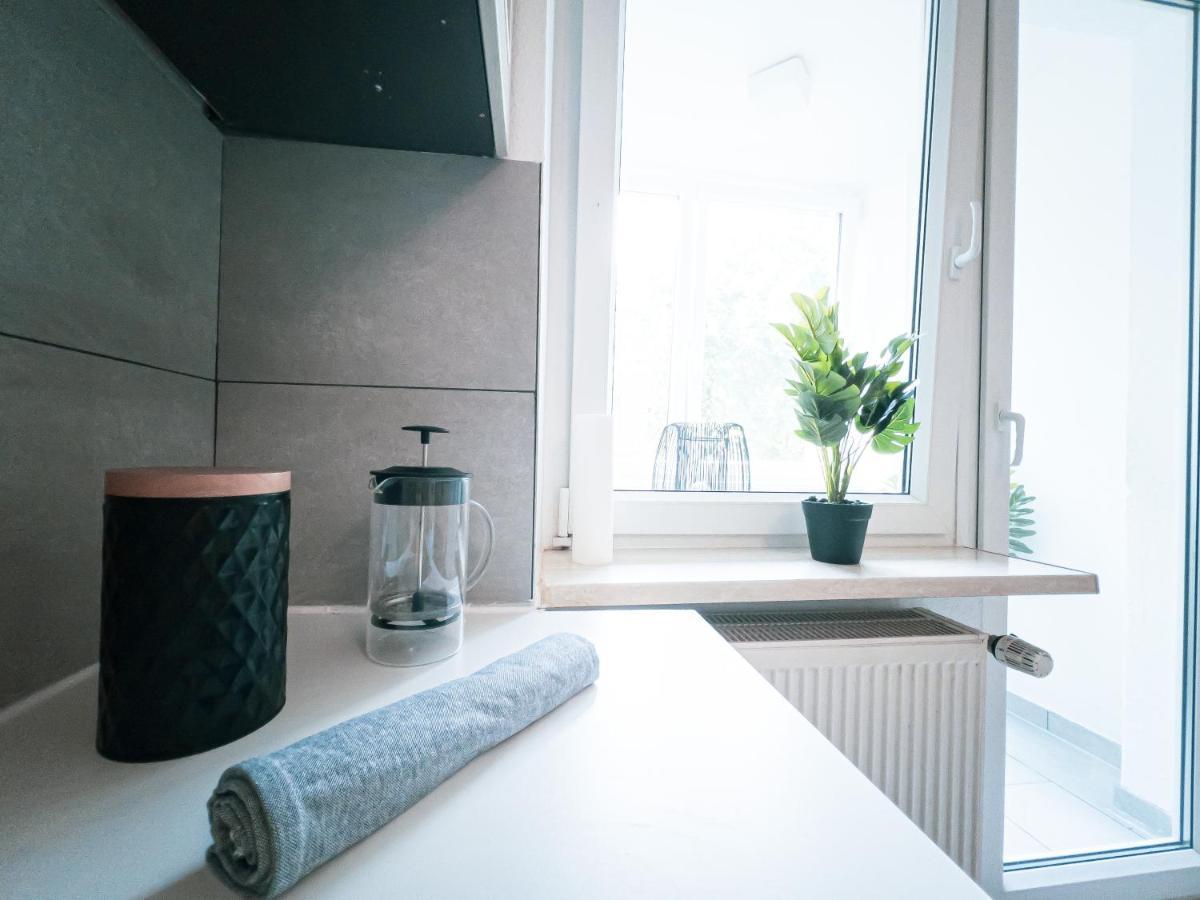Ruhige 2 Schlafzimmer Wohnung: 5 Einzelbetten + Kueche, Modernes Bad, Tv, Waschmaschine Apartment