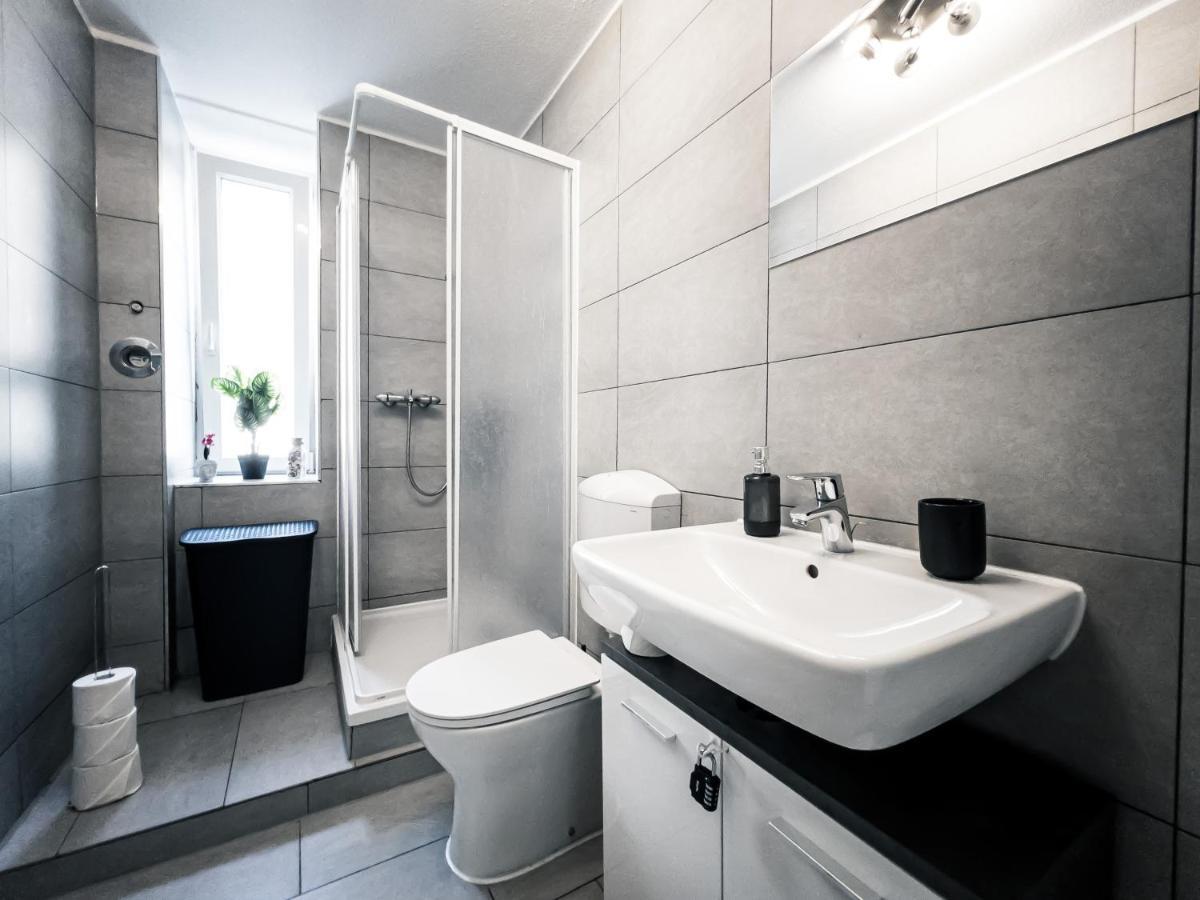 Apartment Ruhige 2 Schlafzimmer Wohnung: 5 Einzelbetten + Kueche, Modernes Bad, Tv, Waschmaschine Leipzig
