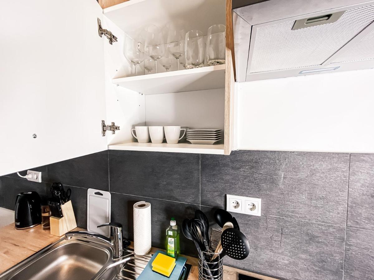 Moderne 3 Schlafzimmer Mit Modernem Bad, Kueche, Waschmaschine Und Trockner *