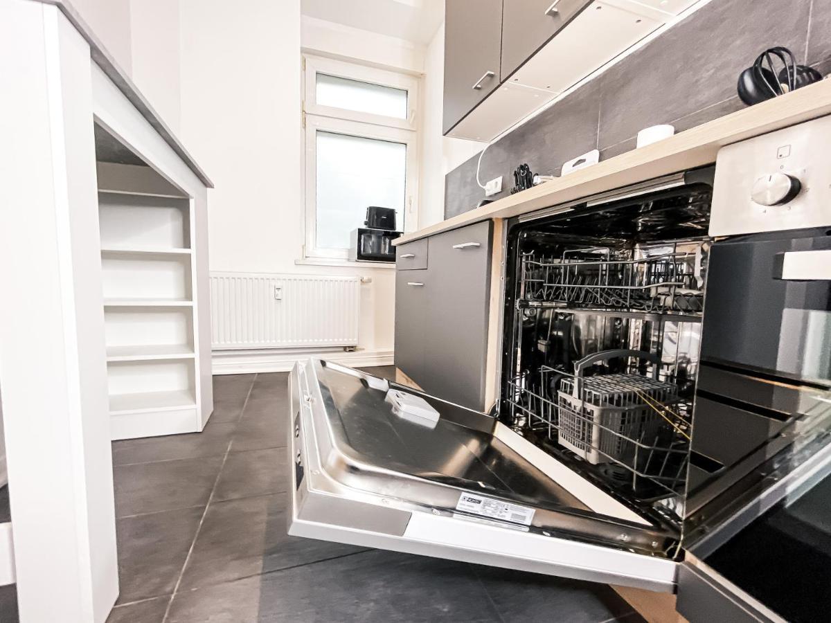 Moderne 3 Schlafzimmer Mit Modernem Bad, Kueche, Waschmaschine Und Trockner
