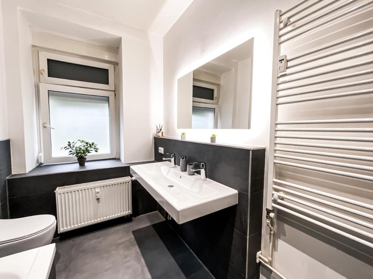Moderne 3 Schlafzimmer Mit Modernem Bad, Kueche, Waschmaschine Und Trockner Apartment *
