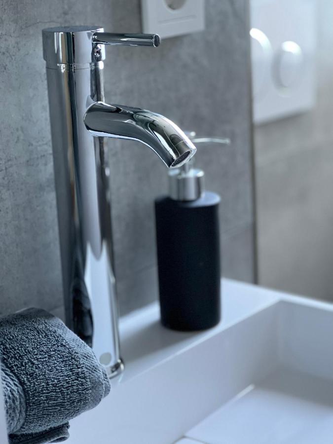 Modernes, Mediales Apartment, Naehe Der Neuen Leipziger Messe, Bis Vier Personen Appartement *