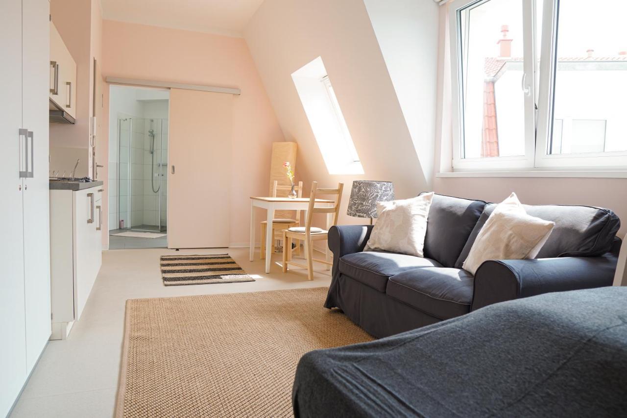 Fullhouse - - S1 - Elevator Appartement *