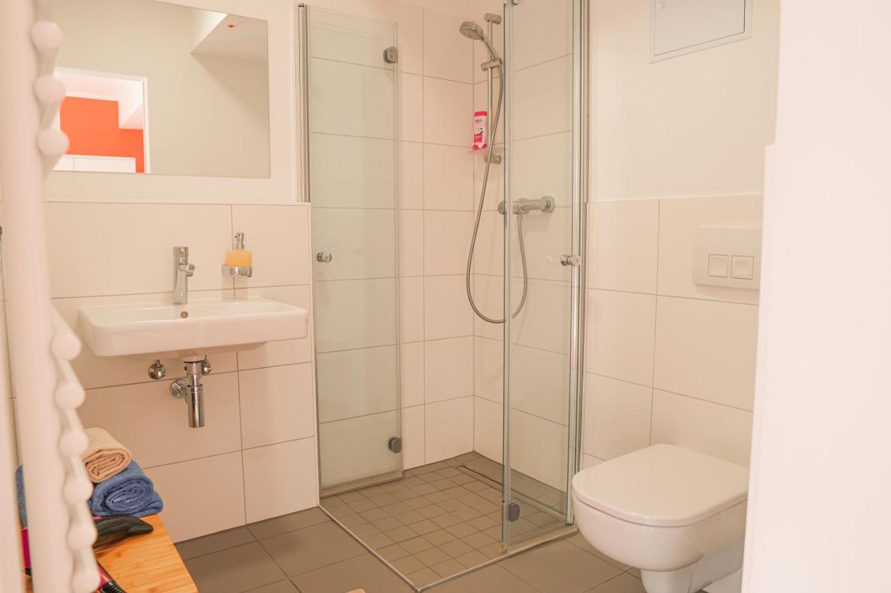 Fullhouse - - S1 - Elevator Appartement *