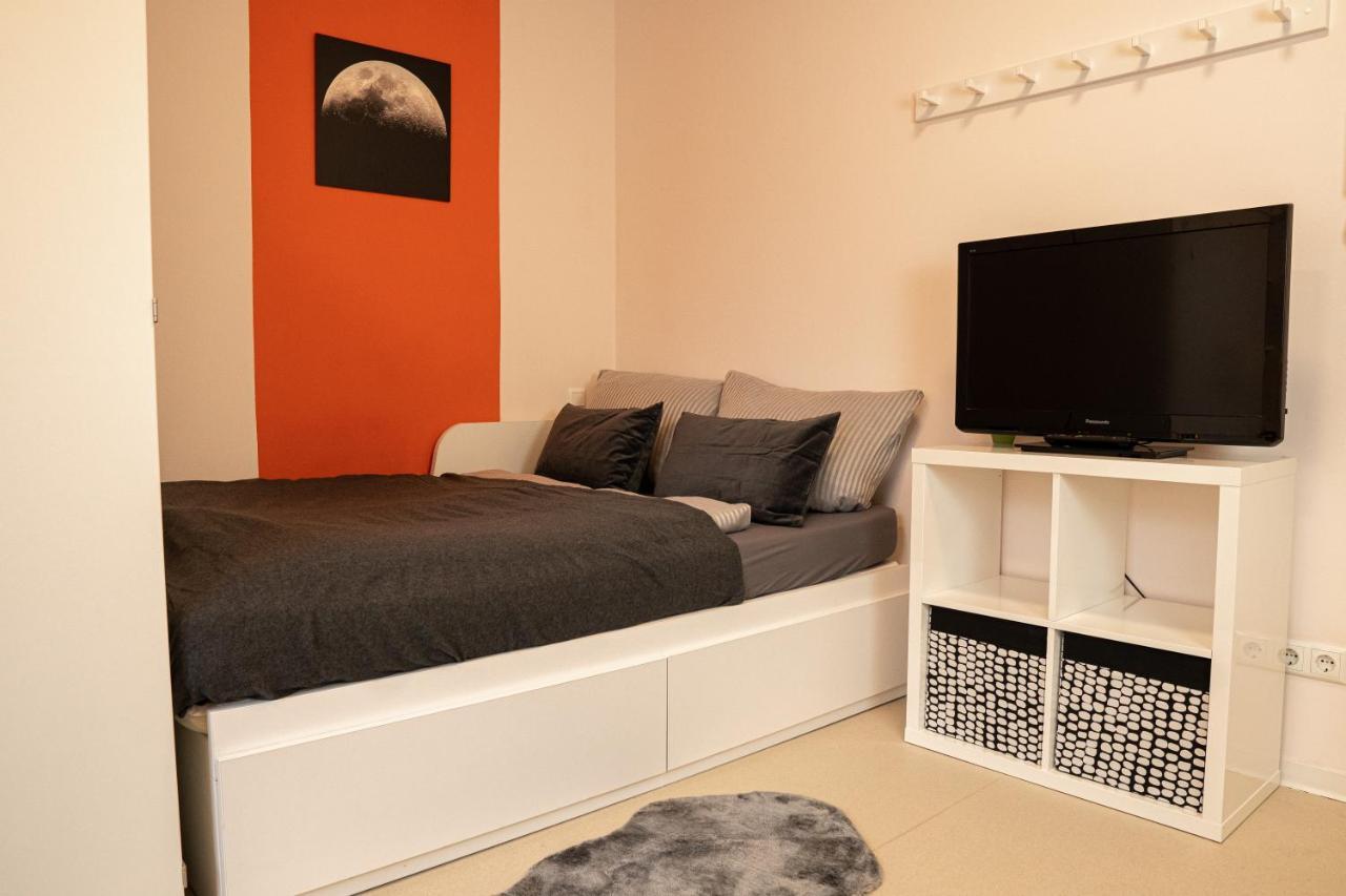 Fullhouse - - S1 - Elevator Appartement