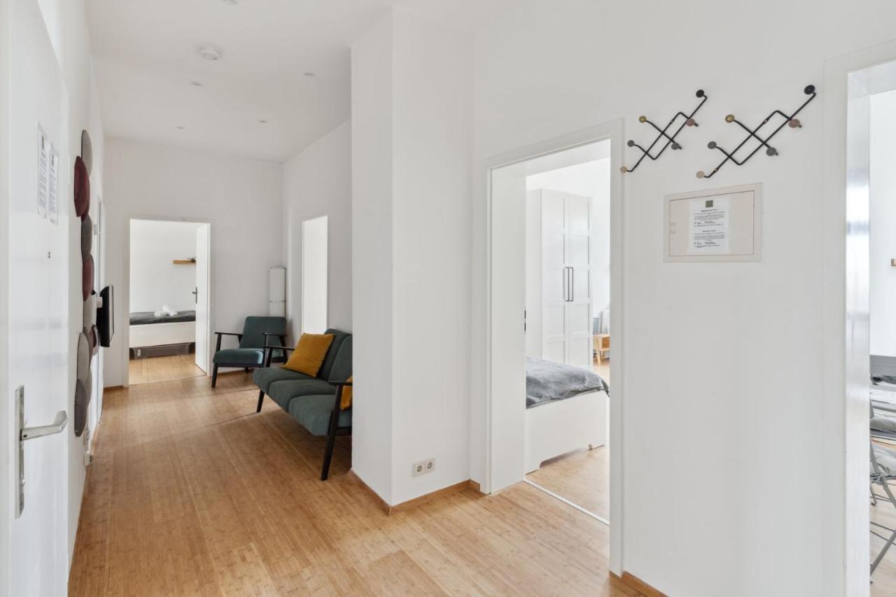 Appartement Fuer 13 Gaeste, 5 Schlafzimmer, 2 Baeder, 2 Loggia's, Zentrum Ost Leipzig