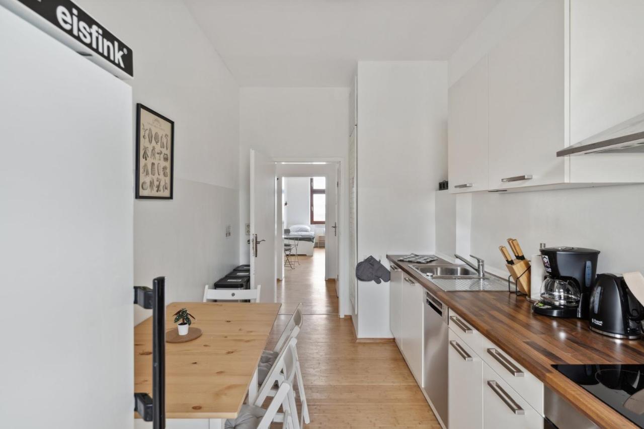 Fuer 13 Gaeste, 5 Schlafzimmer, 2 Baeder, 2 Loggia's, Zentrum Ost Appartement Leipzig