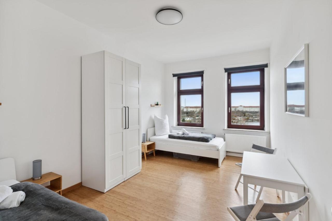 Fuer 13 Gaeste, 5 Schlafzimmer, 2 Baeder, 2 Loggia's, Zentrum Ost * Leipzig