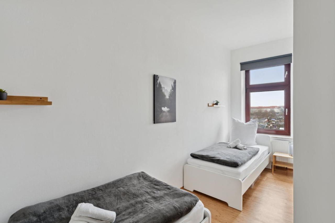 Appartement Fuer 13 Gaeste, 5 Schlafzimmer, 2 Baeder, 2 Loggia's, Zentrum Ost Leipzig