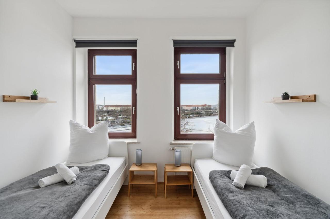 Fuer 13 Gaeste, 5 Schlafzimmer, 2 Baeder, 2 Loggia's, Zentrum Ost Appartement Leipzig