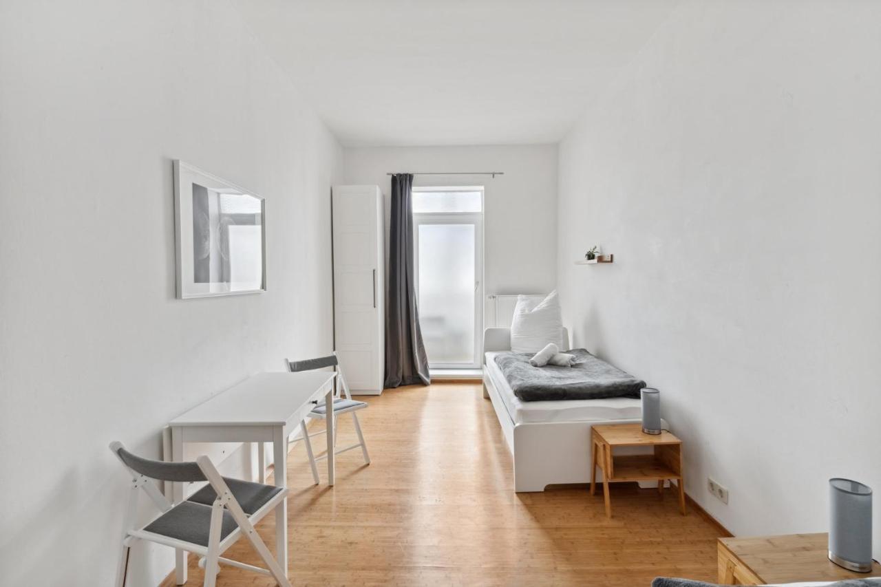 Appartement Fuer 13 Gaeste, 5 Schlafzimmer, 2 Baeder, 2 Loggia's, Zentrum Ost