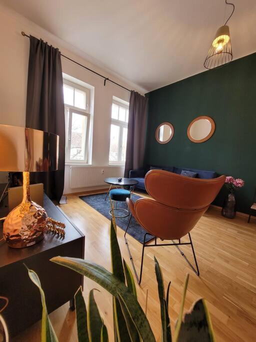 Design Altbauwohnung Mit Balkon Und Parkplatz Appartement *