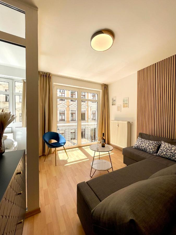 Sunshine City - Zentrum - Parkplatz - Netflix *