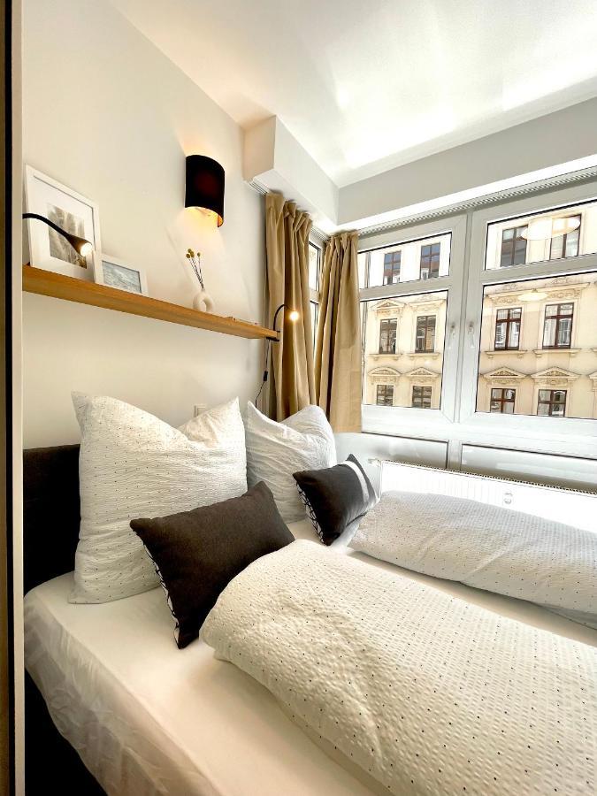 Sunshine City - Zentrum - Parkplatz - Netflix *