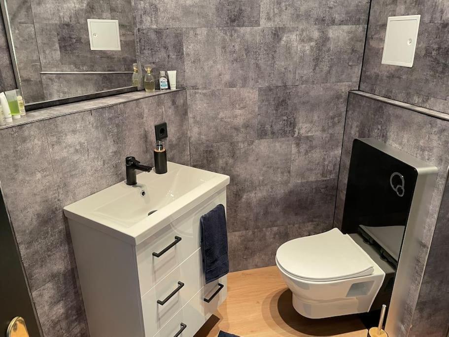 Appartement Innenstadt Refugium In Ruhiger Wasserlage+balkon Leipzig