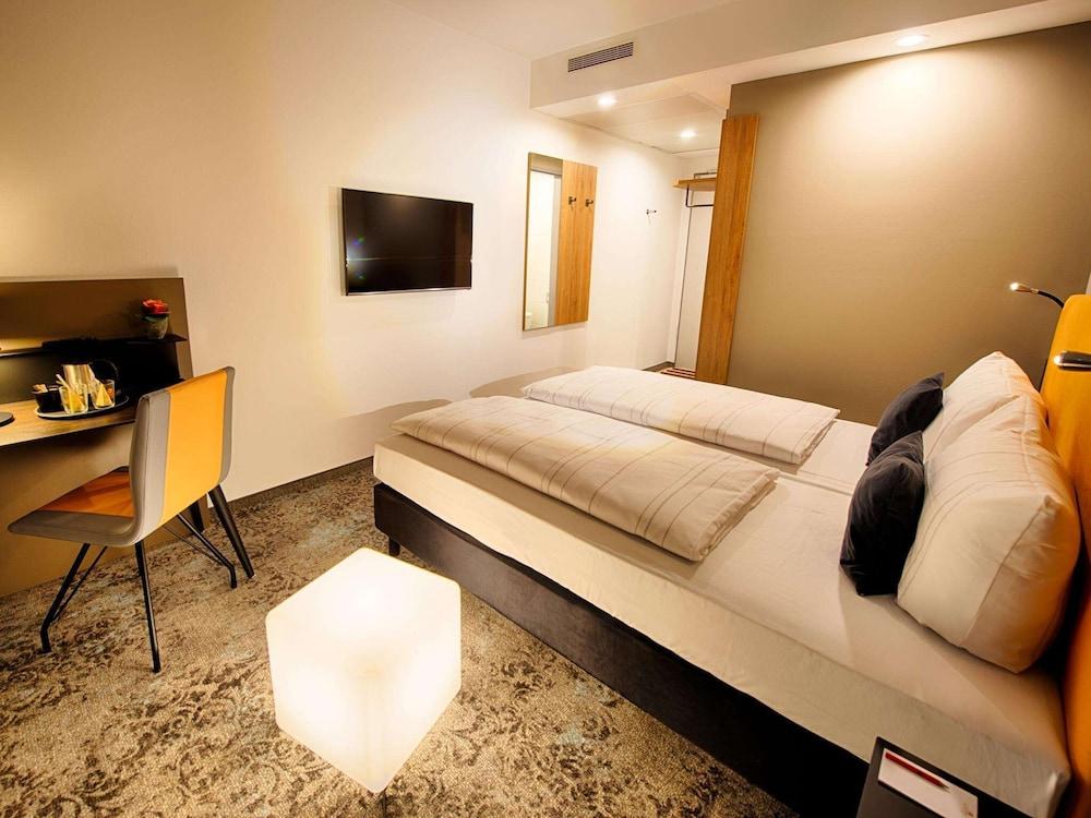 Loginn Hotel 3*