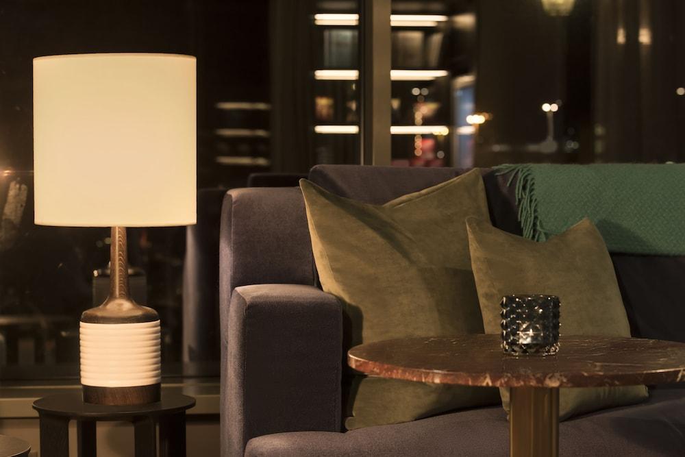 Adina Hotel 4*