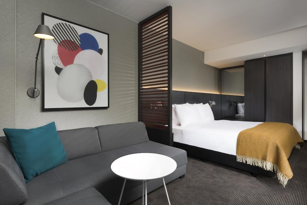 Adina Hotel 4*