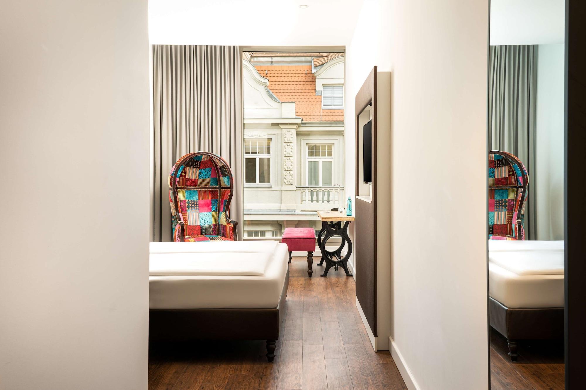 Hotel Elaya Center