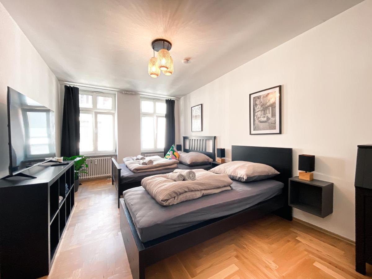 Appartement Zentrale Mit Parkplatz, 2 Schlafzimmern, Kueche, Waschmaschine & Balkon Leipzig