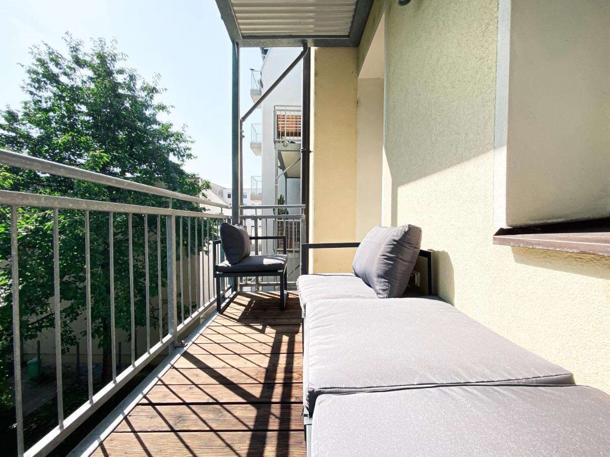 Appartement Zentrale Mit Parkplatz, 2 Schlafzimmern, Kueche, Waschmaschine & Balkon Leipzig