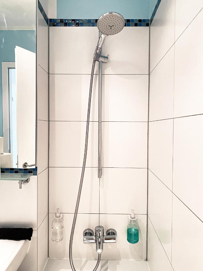 Appartement Zentrale Mit Parkplatz, 2 Schlafzimmern, Kueche, Waschmaschine & Balkon Leipzig