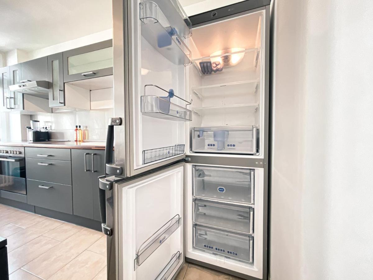 Appartement Zentrale Mit Parkplatz, 2 Schlafzimmern, Kueche, Waschmaschine & Balkon Leipzig