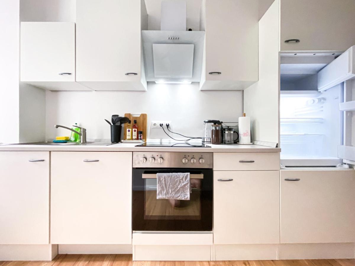Freundliche Mit Regendusche, Kueche, Waschmaschine&trockner, Tv, Wlan Appartement
