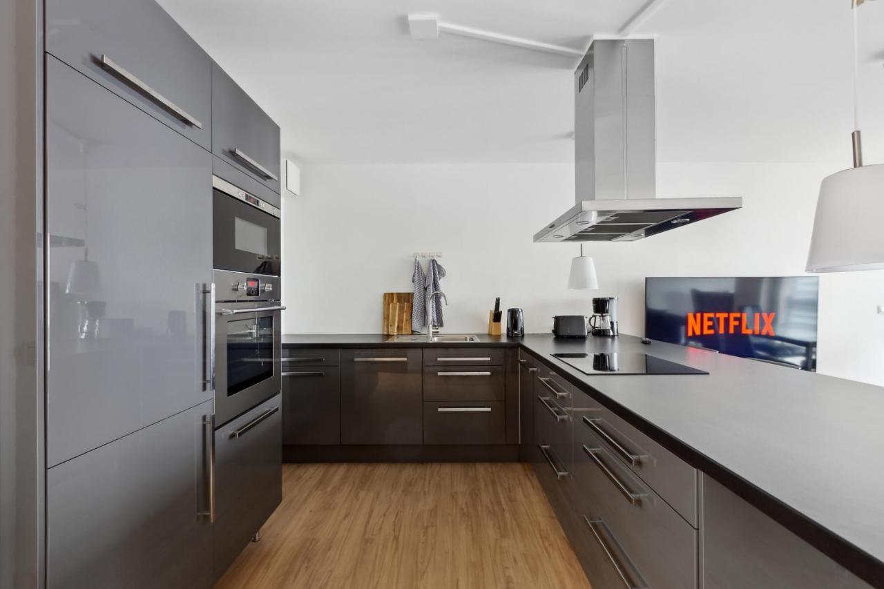Eindrucksvolle Zwei-zimmer-wohnung Mit Balkon Und Grosser Kueche