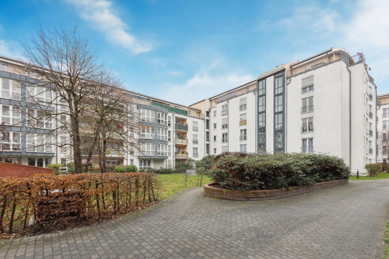 Appartement Eindrucksvolle Zwei-zimmer-wohnung Mit Balkon Und Grosser Kueche
