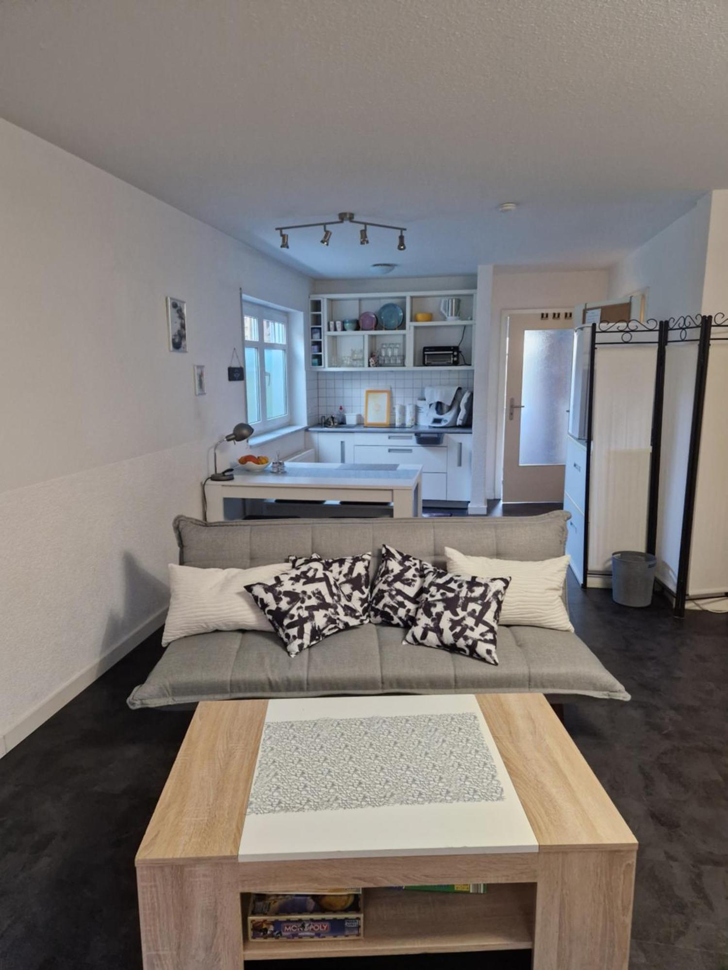Apartment Souterrain-wohnung Mit Kostenlosem Stellplatz Leipzig