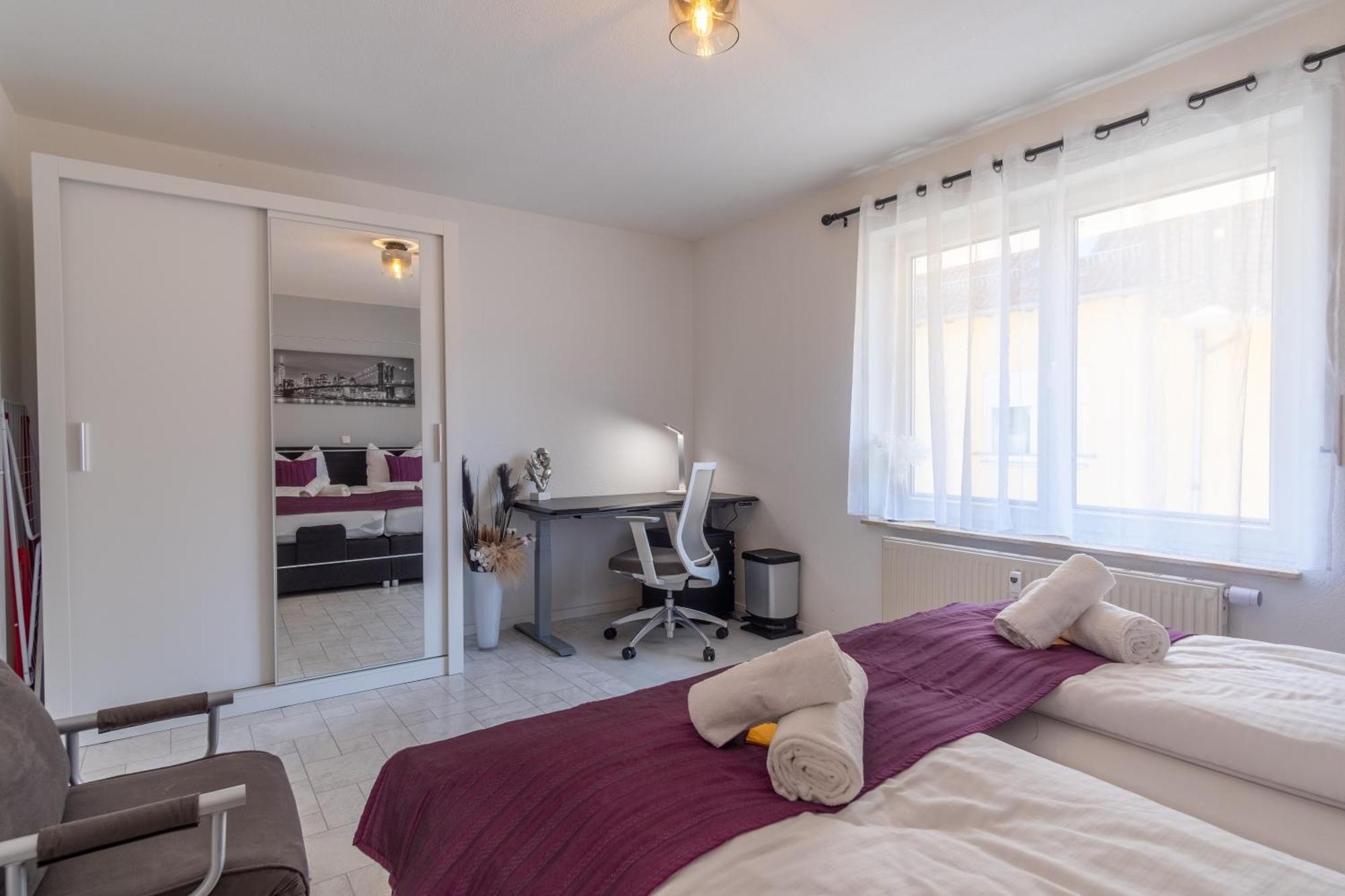 Arbeitsplatz, Balkon, Tiefgarage Naehe Neue Messe * Leipzig