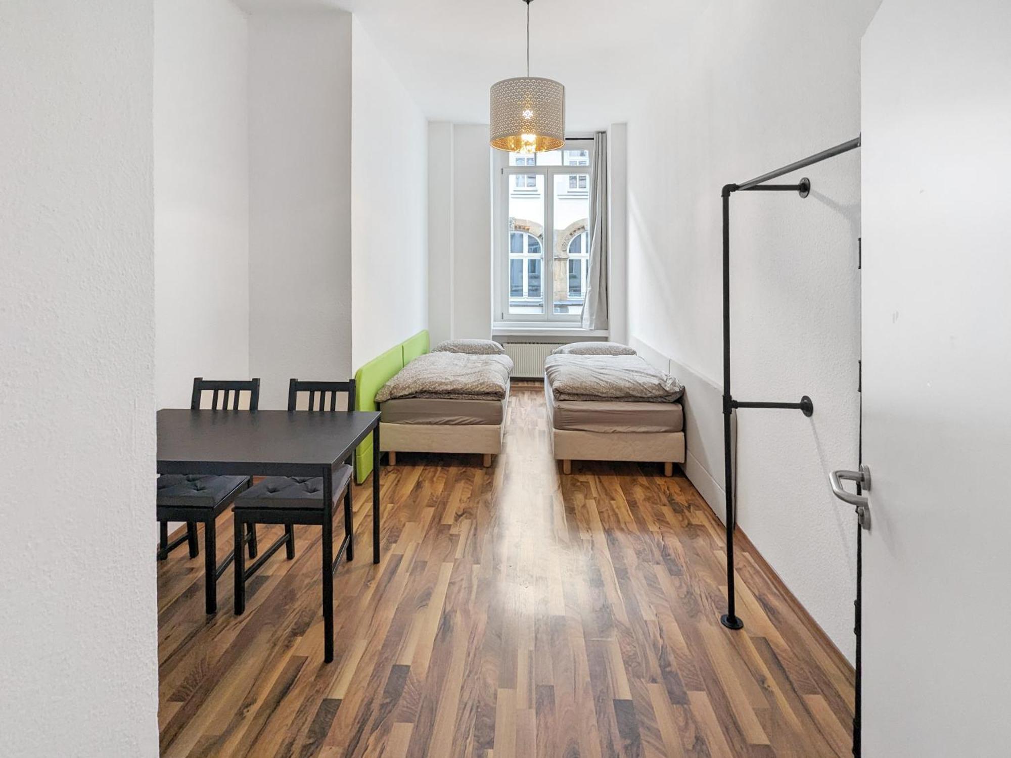 Monteurdreams-de Zentrale, Grosse 5z Wohnung, 2 Baeder, Kueche Appartement *