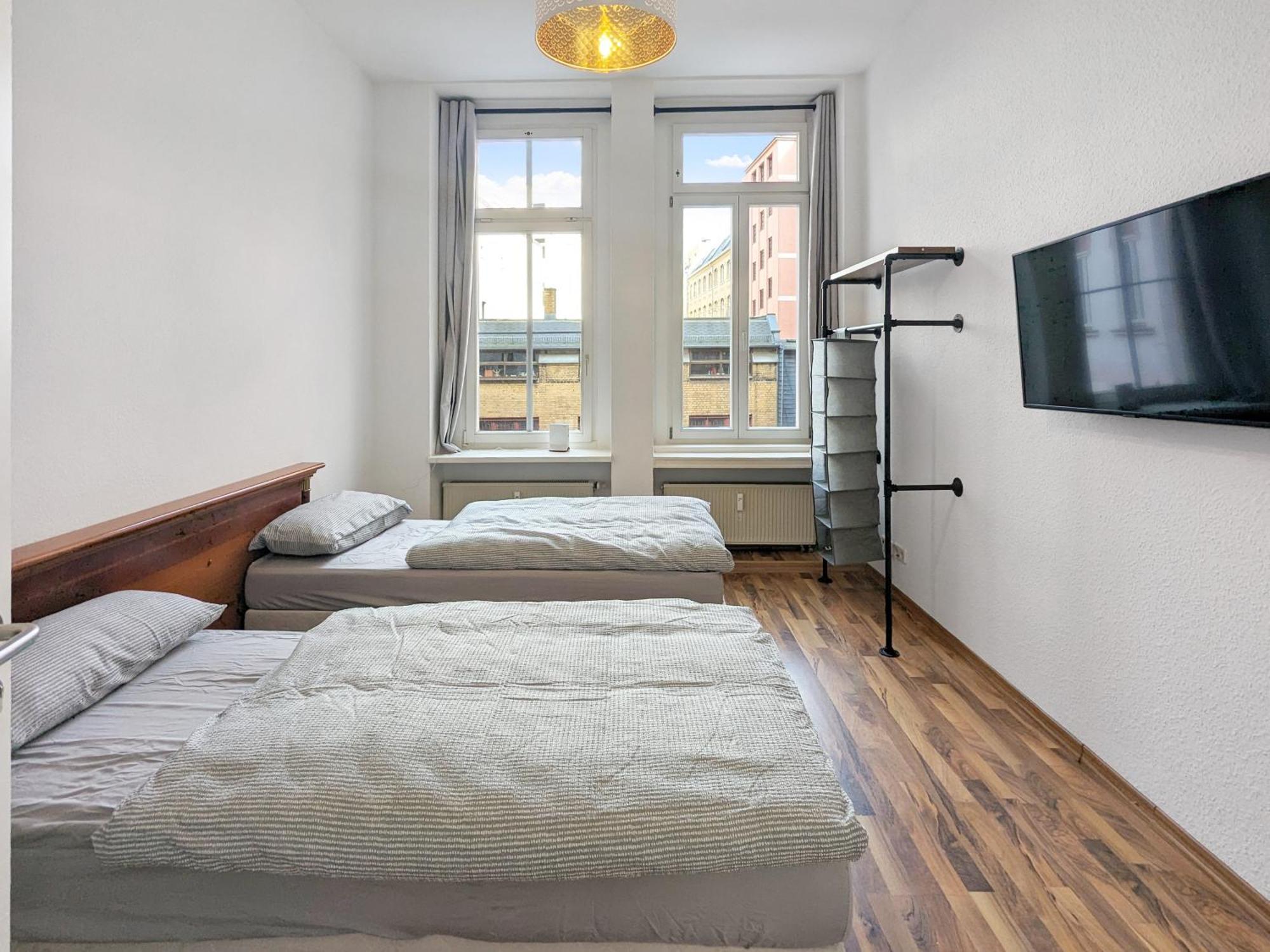 Monteurdreams-de Zentrale, Grosse 5z Wohnung, 2 Baeder, Kueche Appartement *