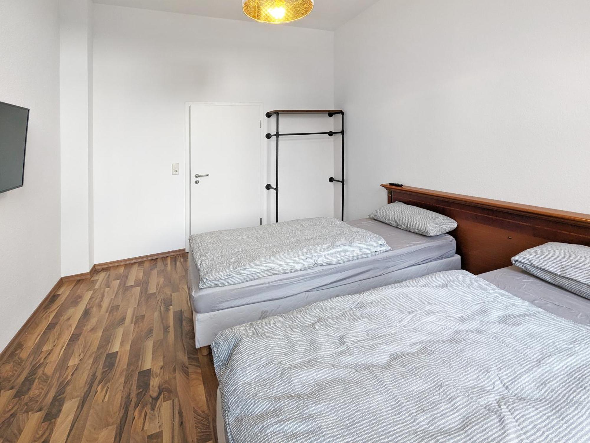 Monteurdreams-de Zentrale, Grosse 5z Wohnung, 2 Baeder, Kueche Appartement