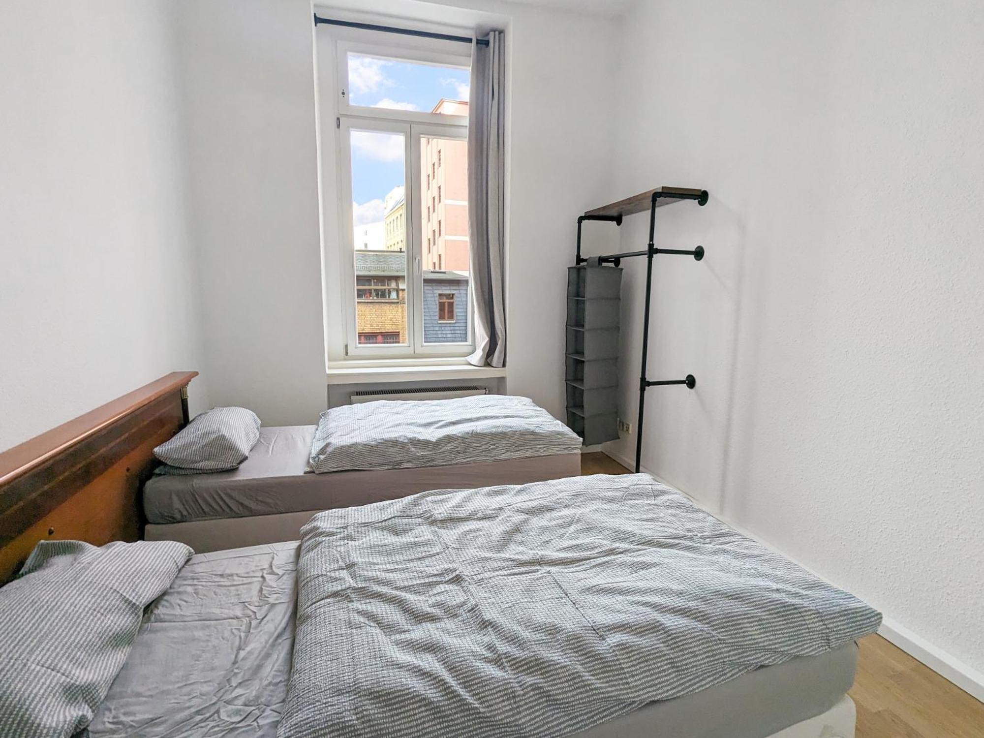 Monteurdreams-de Zentrale, Grosse 5z Wohnung, 2 Baeder, Kueche Appartement