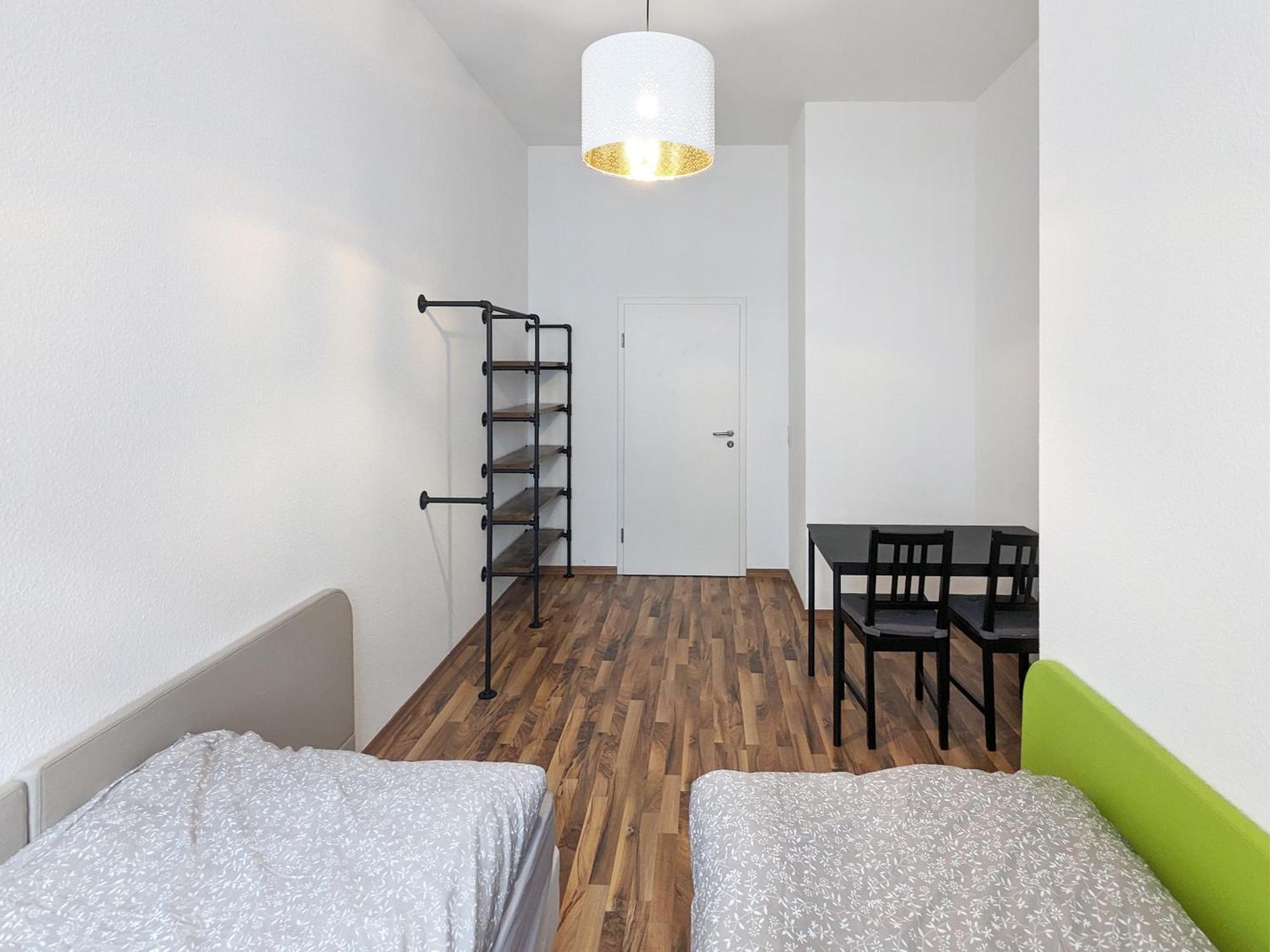 Monteurdreams-de Zentrale, Grosse 5z Wohnung, 2 Baeder, Kueche Appartement *