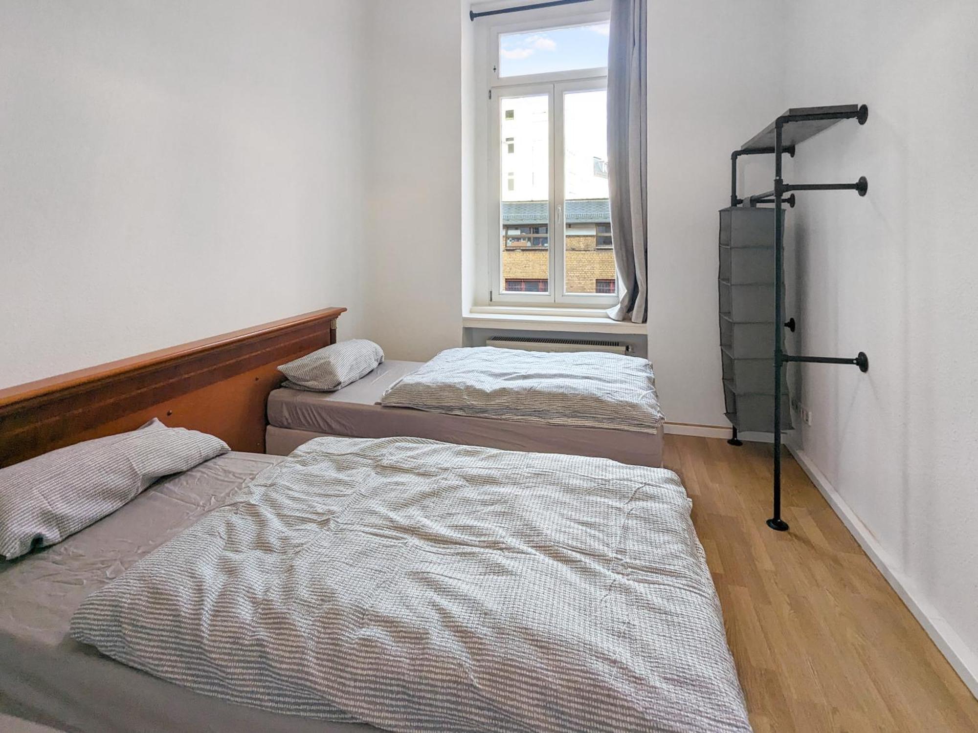 Monteurdreams-de Zentrale, Grosse 5z Wohnung, 2 Baeder, Kueche * Leipzig
