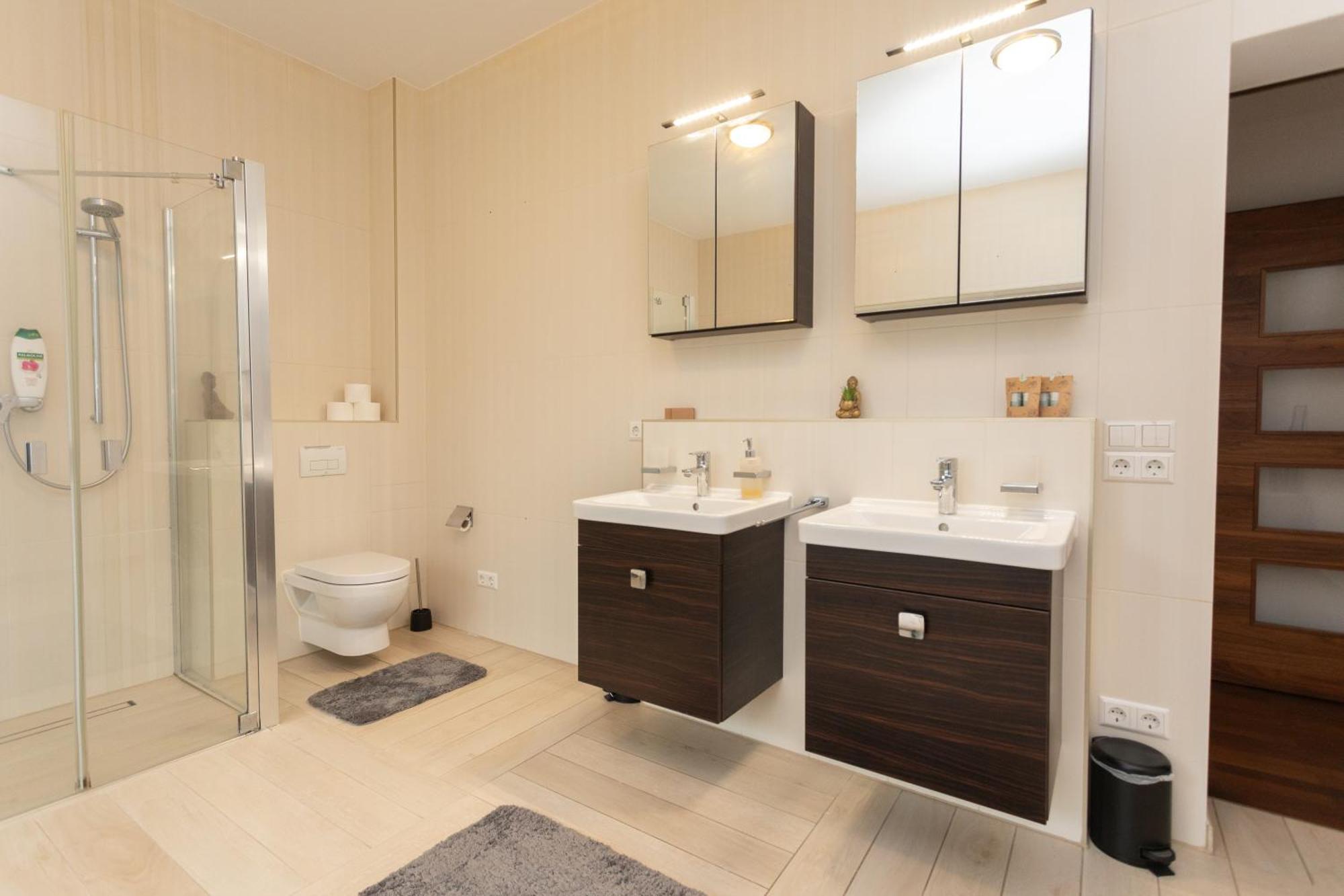 Vakantiehuis Stadthaus Mit 2 Schlafzimmern & Wohnzimmer Mit Kamin - Kostenloser Privat-parkplatz Auf Dem Grundstueck Leipzig