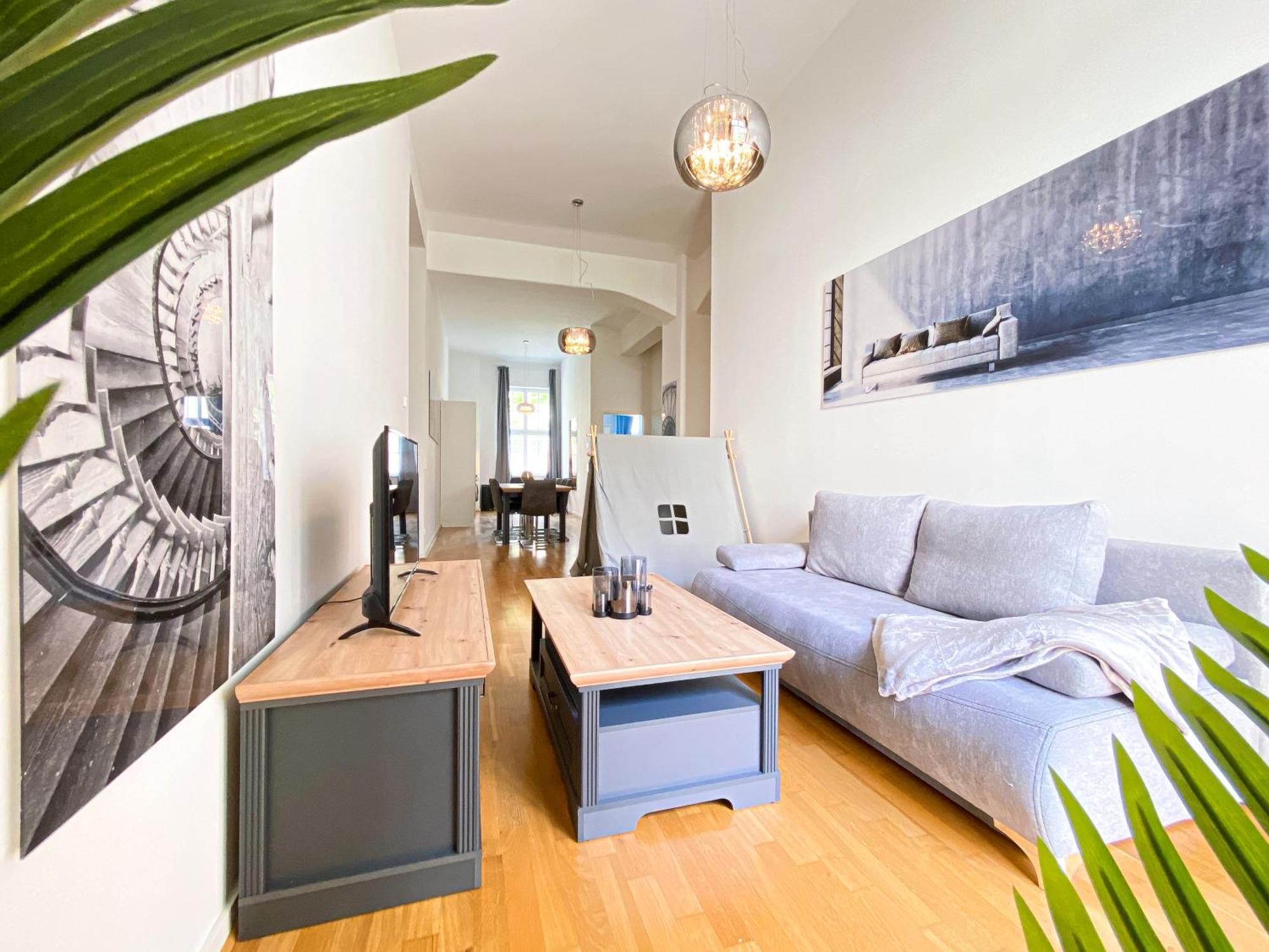Appartement Grosse 3-raum Luxus-unterkunft Mit 2 Badern, Waschtrockner & Kostenfreier Tiefgarage In Innenstadtnahe